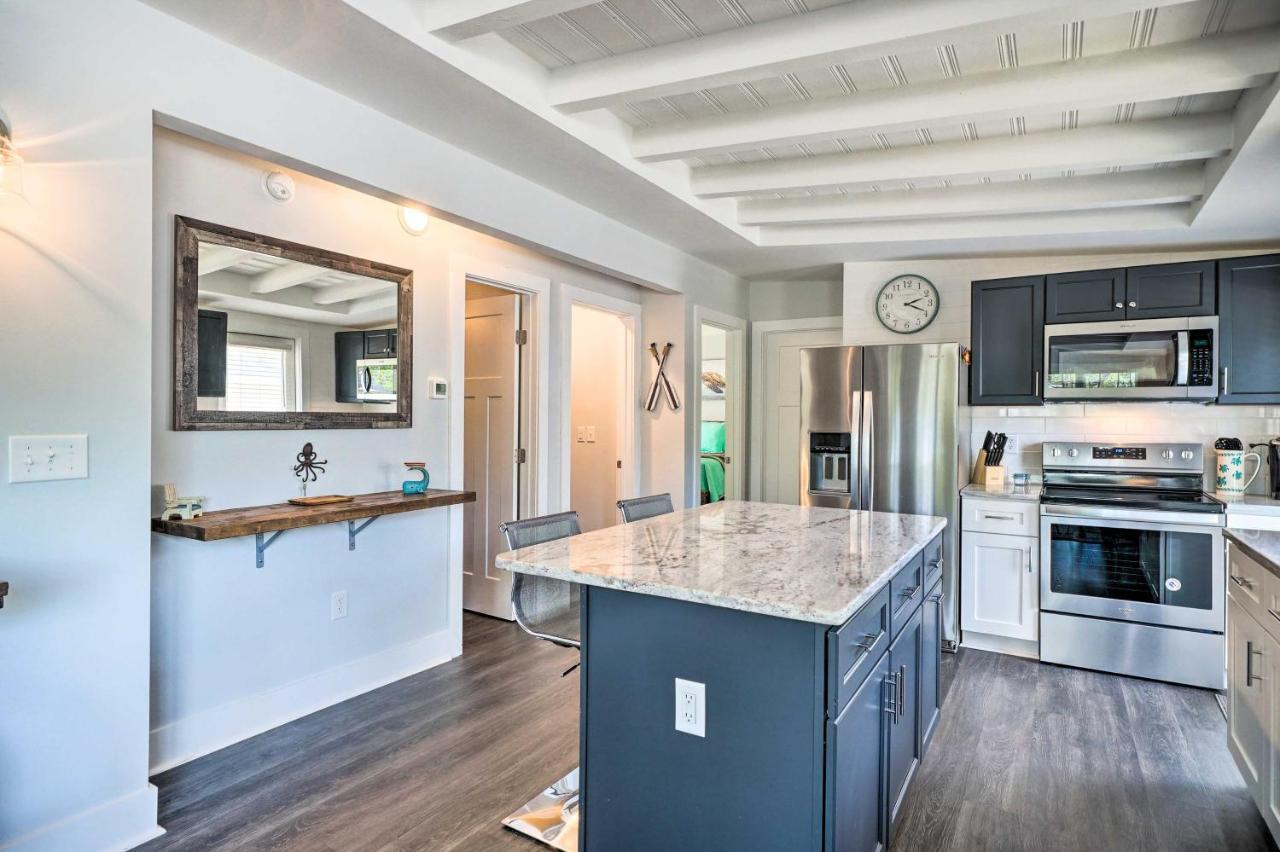 Modern Oak Island Escape 1 Mile To Long Beach! Exterior photo