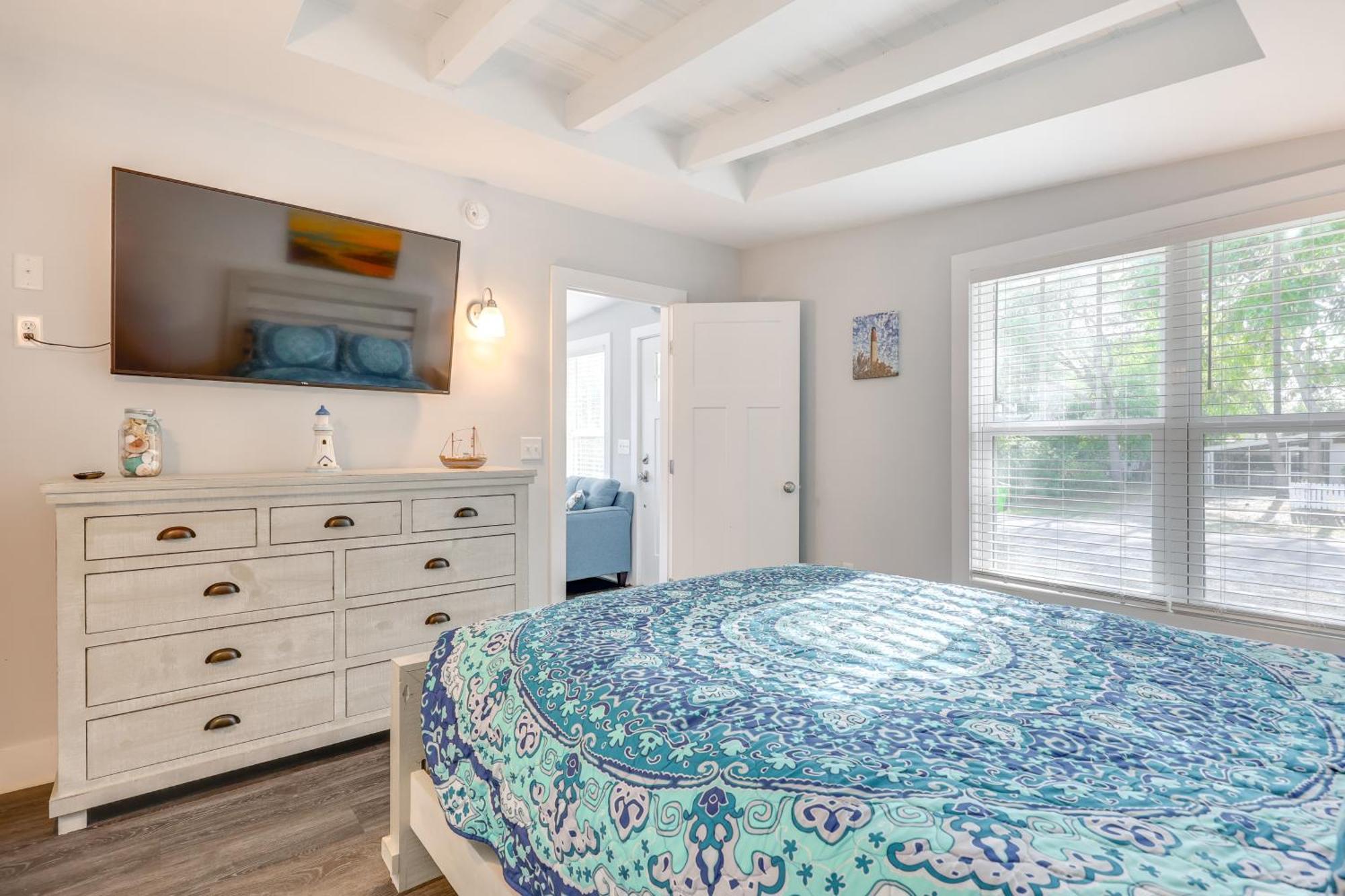 Modern Oak Island Escape 1 Mile To Long Beach! Exterior photo