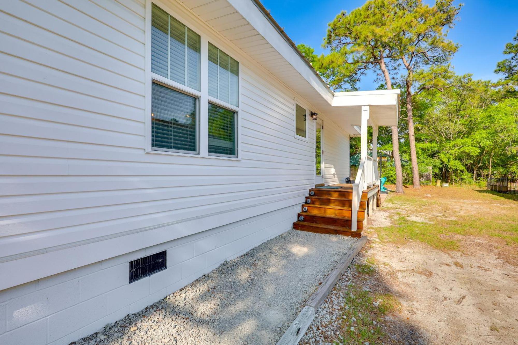 Modern Oak Island Escape 1 Mile To Long Beach! Exterior photo