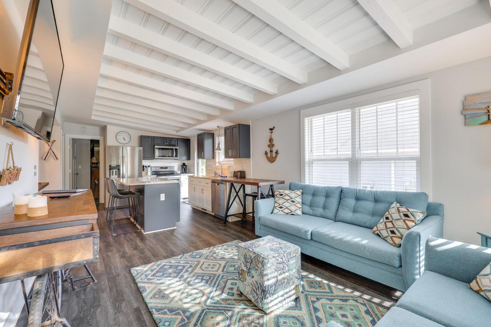 Modern Oak Island Escape 1 Mile To Long Beach! Exterior photo