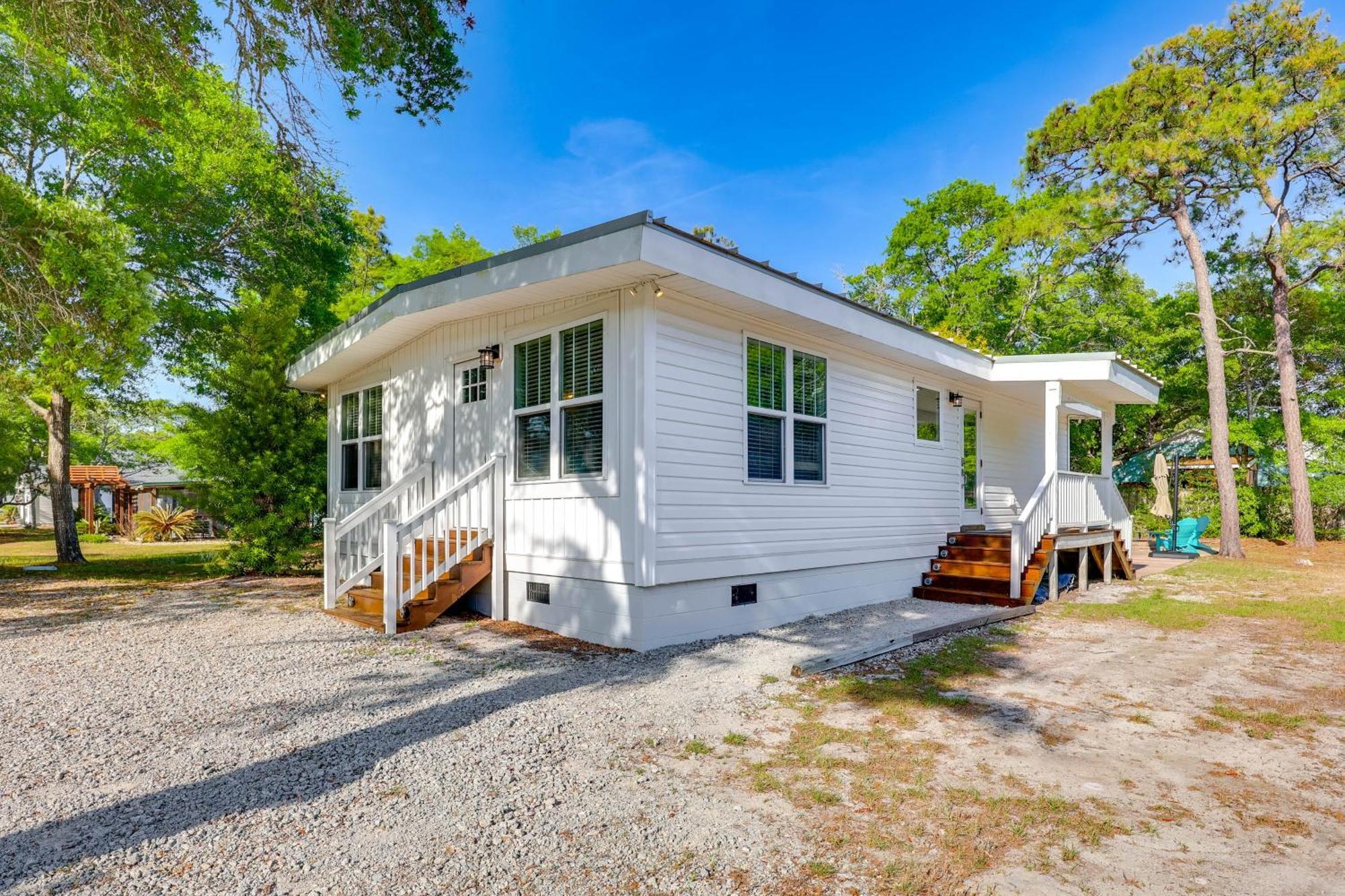 Modern Oak Island Escape 1 Mile To Long Beach! Exterior photo